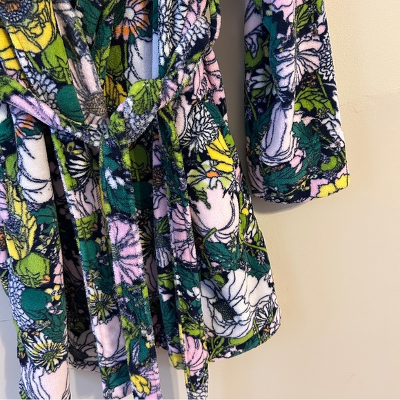 Vera Bradley Plush "Bloom Boom" Hooded Robe - Picture 5 of 5